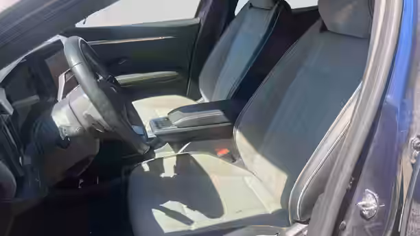 RENAULT MEGANE E-TECH 11 / 26