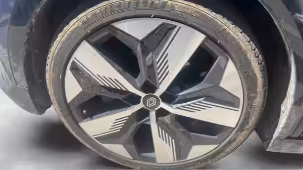 RENAULT MEGANE E-TECH 14 / 26