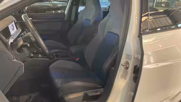 VOLKSWAGEN GOLF 16 / 32