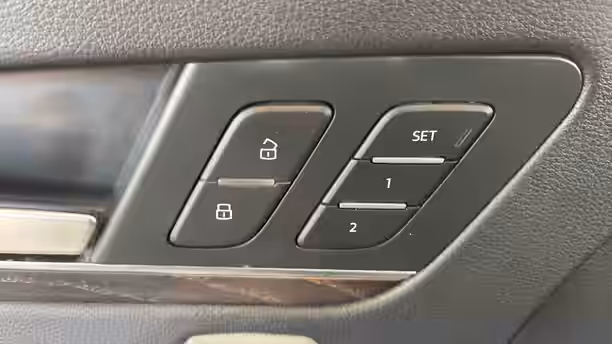 AUDI Q5 SPORTBACK 30 / 31