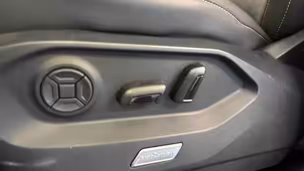 VOLKSWAGEN TOUAREG 25 / 26