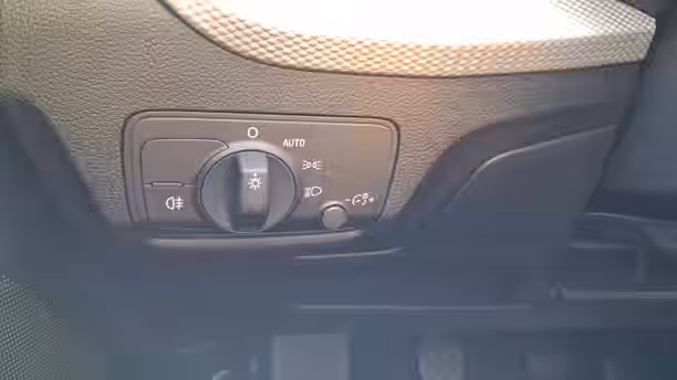 AUDI Q2 28 / 42
