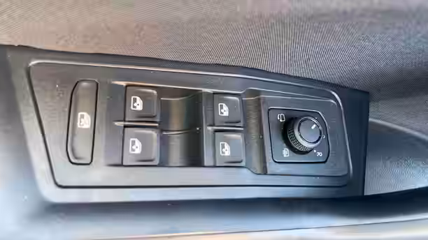 VOLKSWAGEN T-ROC 24 / 24