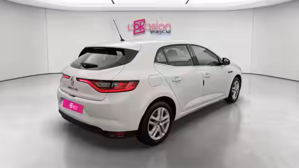 RENAULT MEGANE IV BERLINE BUSINESS 5 / 22