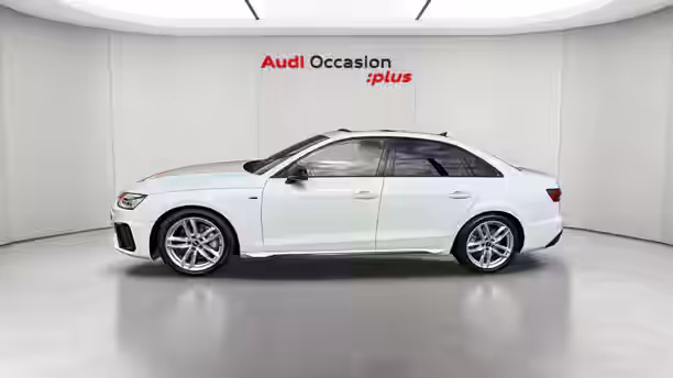 AUDI A4 2 / 32