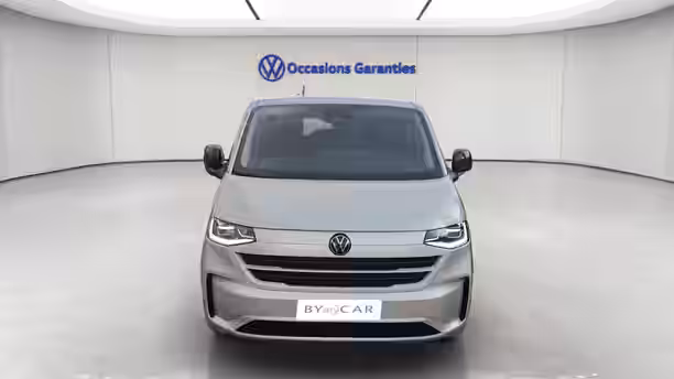 VOLKSWAGEN UTILITAIRES CARAVELLE 7 8 / 17