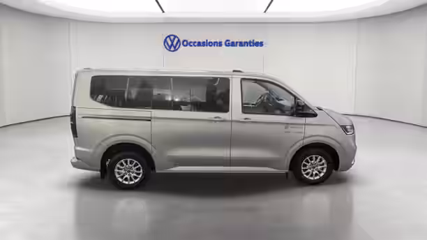 VOLKSWAGEN UTILITAIRES CARAVELLE 7 6 / 17