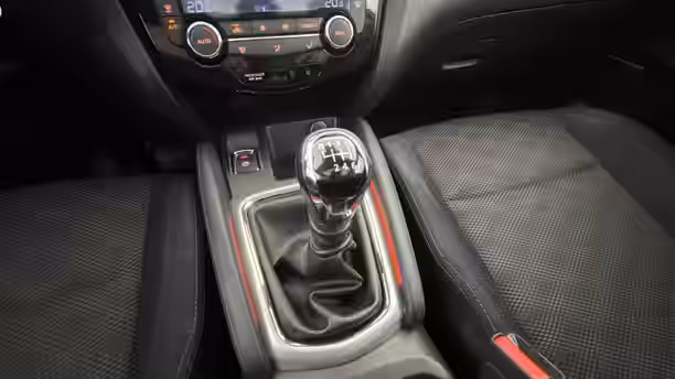 NISSAN QASHQAI 23 / 25