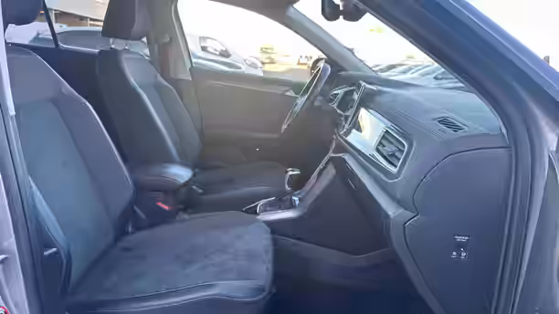 VOLKSWAGEN T-ROC 24 / 26
