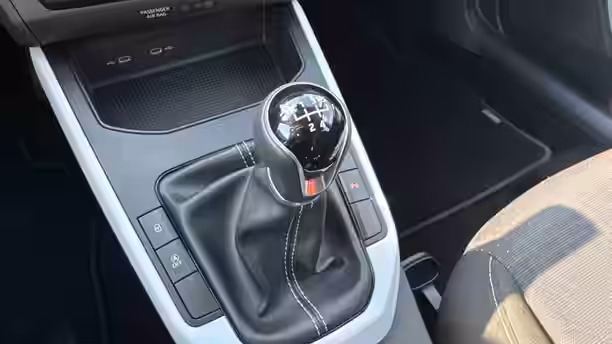 SEAT ARONA 23 / 24
