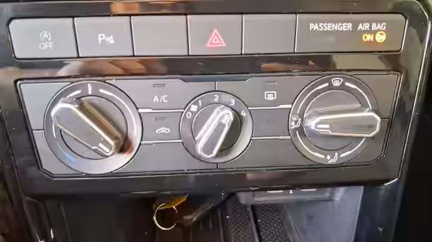 VOLKSWAGEN T-CROSS 15 / 16