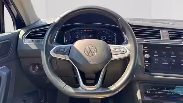 VOLKSWAGEN TIGUAN 25 / 29