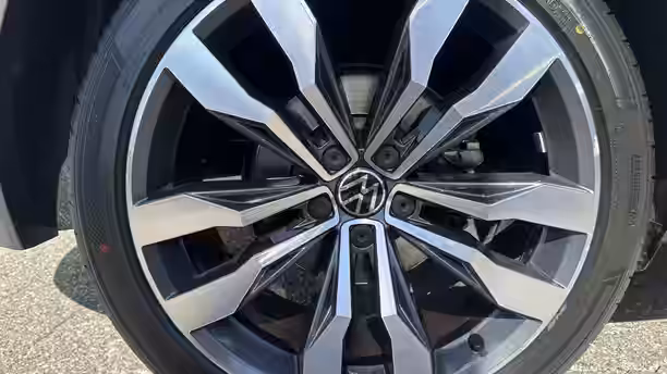 VOLKSWAGEN TIGUAN 25 / 25