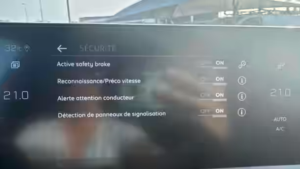 PEUGEOT 5008 32 / 33