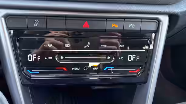 VOLKSWAGEN T-ROC 26 / 28