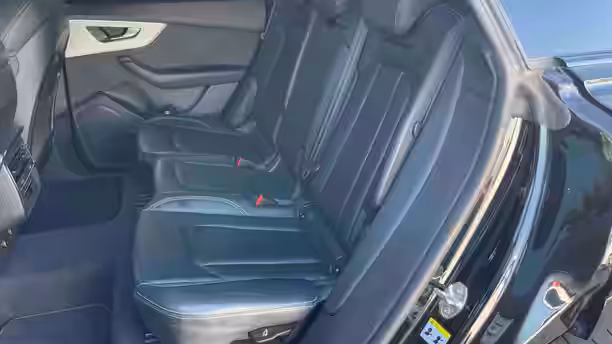 AUDI Q8 12 / 49
