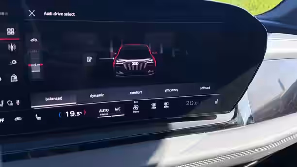 AUDI Q6 E-TRON 26 / 34