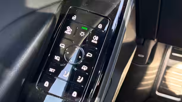 AUDI Q6 E-TRON 32 / 34