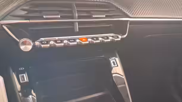 PEUGEOT 208 27 / 40