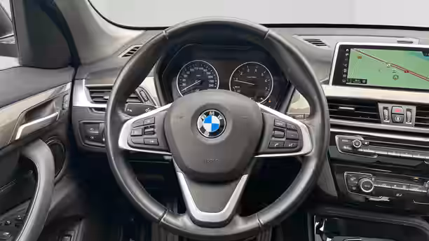 BMW X1 F48 10 / 22