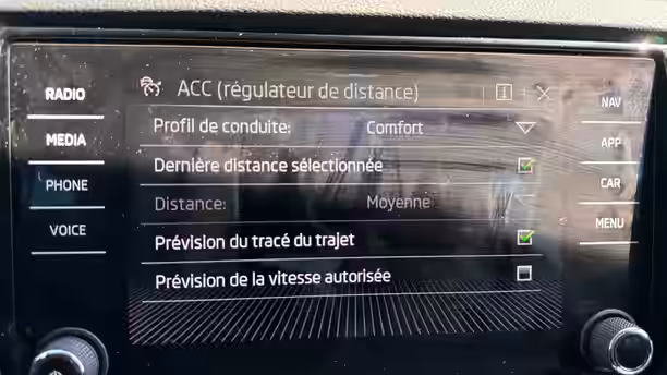 SKODA KAROQ 27 / 38