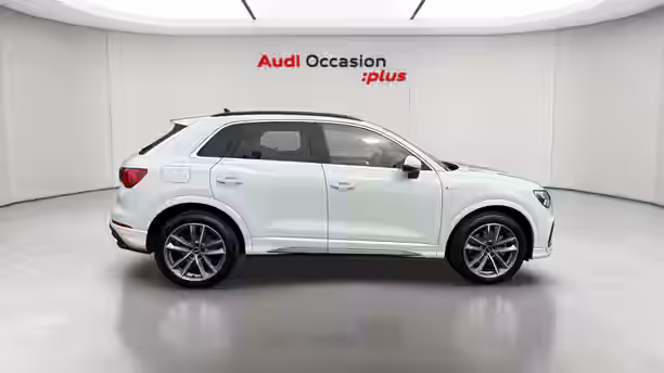 AUDI Q3 6 / 32