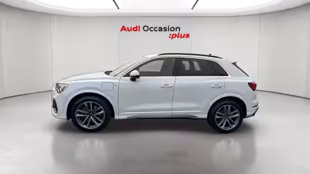 AUDI Q3 2 / 32