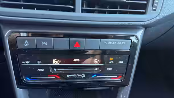 VOLKSWAGEN T-CROSS 11 / 28