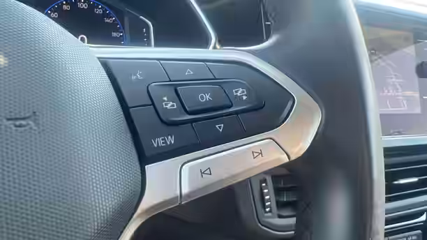 VOLKSWAGEN T-CROSS 33 / 37