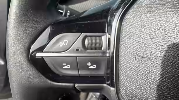 PEUGEOT 208 27 / 29