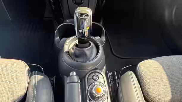 MINI CABRIOLET F57 LCI 26 / 34