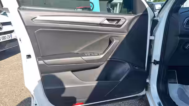 VOLKSWAGEN T-ROC 27 / 30