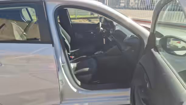 PEUGEOT 208 22 / 40