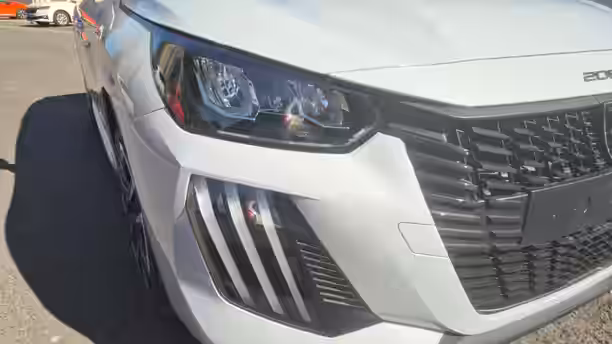 PEUGEOT 208 18 / 40