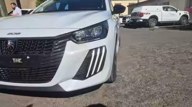 PEUGEOT 208 17 / 40