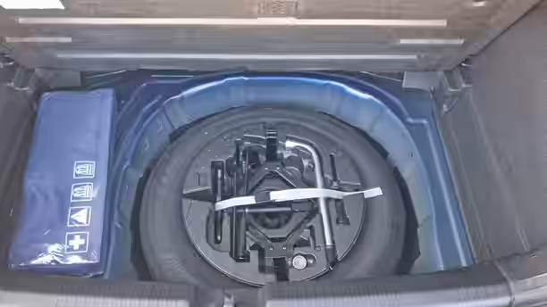 VOLKSWAGEN POLO 15 / 17