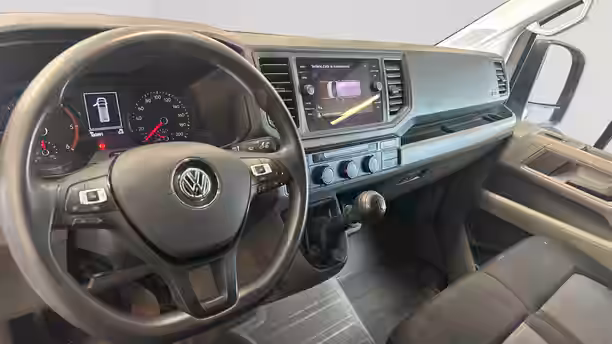 VOLKSWAGEN UTILITAIRES CRAFTER VAN 9 / 23