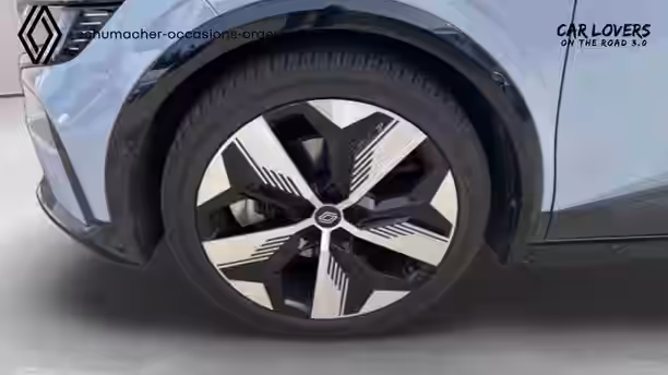 RENAULT MEGANE E-TECH 26 / 33