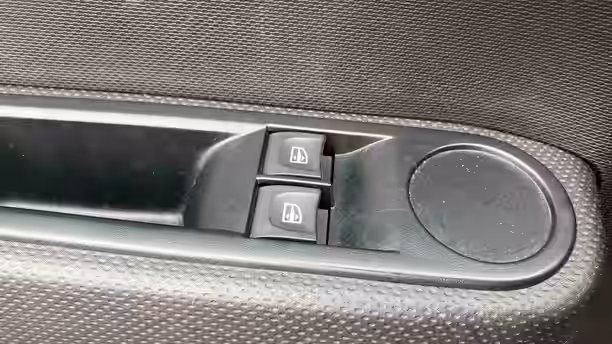 RENAULT TWINGO E-TECH ELECTRIQUE 19 / 21