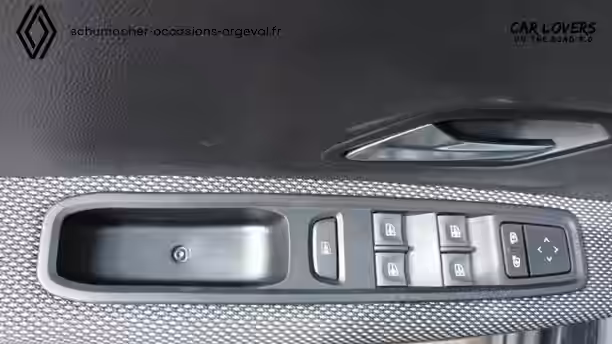 DACIA SANDERO 26 / 32