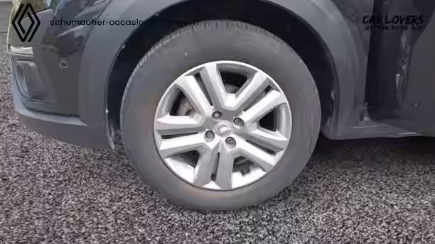 DACIA SANDERO 15 / 32