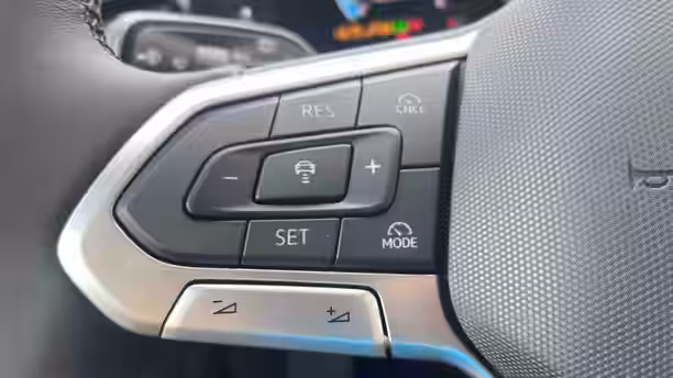 VOLKSWAGEN TIGUAN 28 / 29