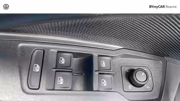 VOLKSWAGEN TIGUAN 25 / 29