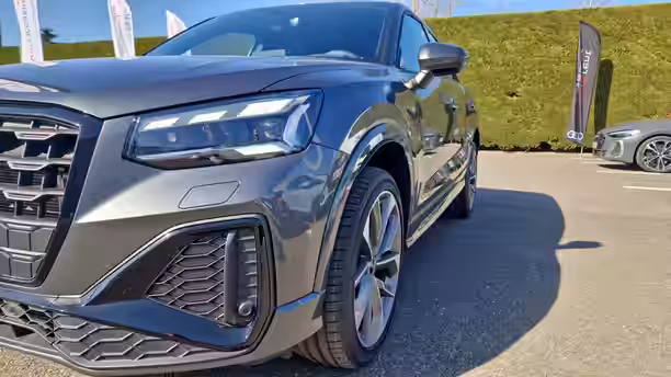 AUDI Q2 28 / 29