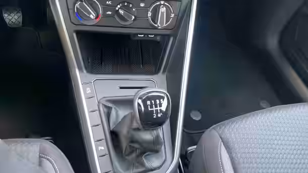 VOLKSWAGEN POLO 25 / 26
