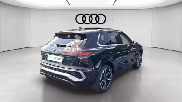 AUDI Q3 5 / 32