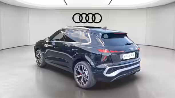 AUDI Q3 3 / 32