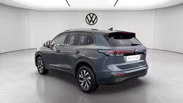 VOLKSWAGEN TIGUAN 3 / 33