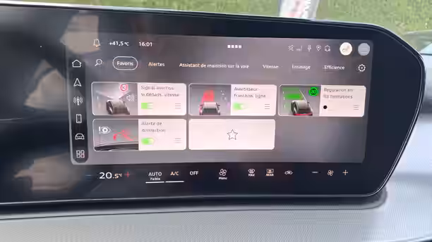 AUDI Q3 29 / 32