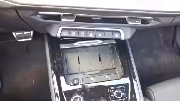 AUDI Q3 27 / 32